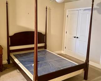 518 TempurPedic Lift Bed 4 Post Bed Frame