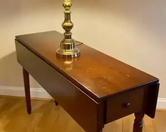 104 Pembroke Table W Lamp