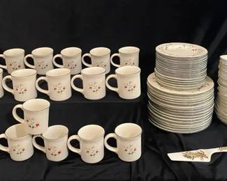 215 Pfaltzgraff Winterberry