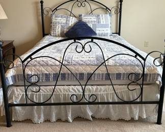 623 Queen Bed Complete