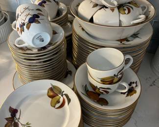 94  Piece Royal Worchester Evesham