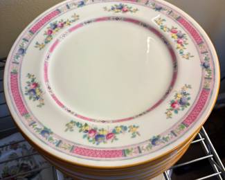 12 Royal Doulton Dinner Plates