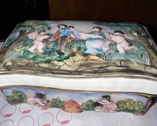 Vintage Capodimonte trinket box