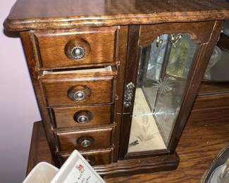 Armoire-style jewelry box