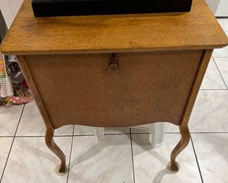 Antique quarter-sawn oak side table