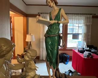 Giuseppe Armani “Lade with Book” figurine