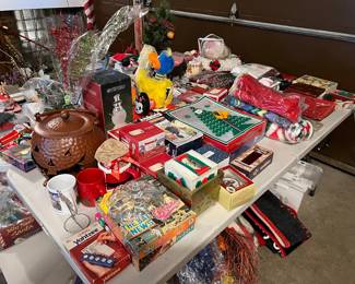 Miscellaneous games, toys and Christmas items
