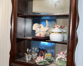 Various porcelain decor items