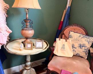 Brass table lamp, vintage tote bags, picture frames