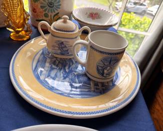 Blue Willow tea set, sugar bowl and creamer on plate