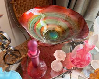 Murano-style art glass bowl, pink satin glass vases