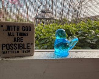 Blue glass bird figurine, decorative garden stone sign