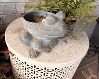 Concrete frog garden figurine, ceramic lattice planter stand