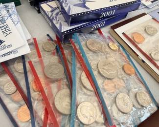 US Mint coin sets, 2001 uncirculated sets, collectible coins