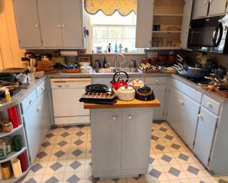 Kitchen cookware, cast iron skillet, pots and pans