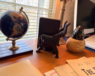 Cast iron cat figurine, decorative globe, desk accessories