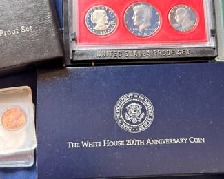 Assorted US proof sets, White House Anniversary coin, and collectible coins