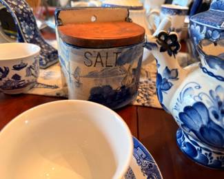 Vintage ceramic salt crock with wooden lid, Blue Willow china