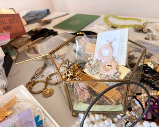 Costume jewelry lot, pearls, necklaces, glass jewelry box