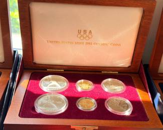 US Mint 1992 Olympic commemorative coin set in wooden presentation case