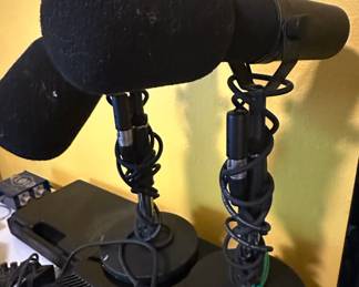 Shure SM7B Vocal Microphone with Yorkville Cables