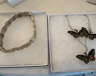 Magnetic Therapy Bracelet and Butterfly Pendant Necklace Set