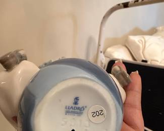 Lladro "Having a Ball" Porcelain Clown Figurine #5813