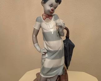 Lladro "On The Move" Porcelain Figurine