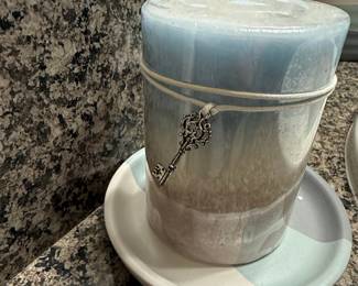 Ombre Scented Candle with Ornate Key Charm