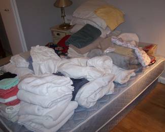 FULL-SIZE MATTRESS & SPRINGS & BEDDING