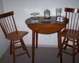 BISTRO SET & GLASSWARE