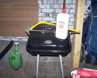 CHARCOAL GRILL