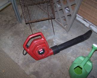 TORO LEAF BLOWER & WATERING CAN