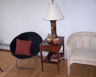 ANOTHER BUCKET CHAIR, BRASS LAMP, MAHOGANY TABLE & LONGABERGER BASKETS