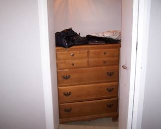 MAPLE CHEST OF DRAWERS