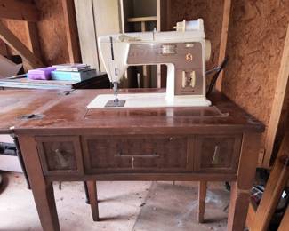 Singer sewing machine 