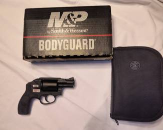 Smith & Wesson M&P bodyguard 38 with Crimson Trace