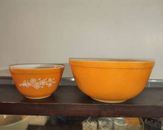 Pyrex bowls