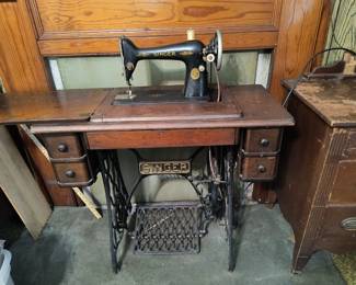 Singer sewing machine 