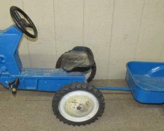 Ertl Ford Pedal Tractor w/Wagon