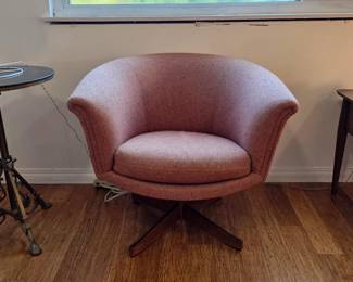 MCM Danish modern swivel chair