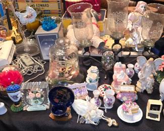 Figurines - home Decor