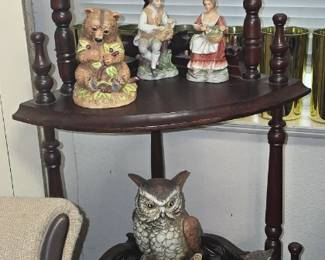 Corner Shelf - Figurines