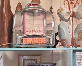 Hull Pottery - Radio - Decor