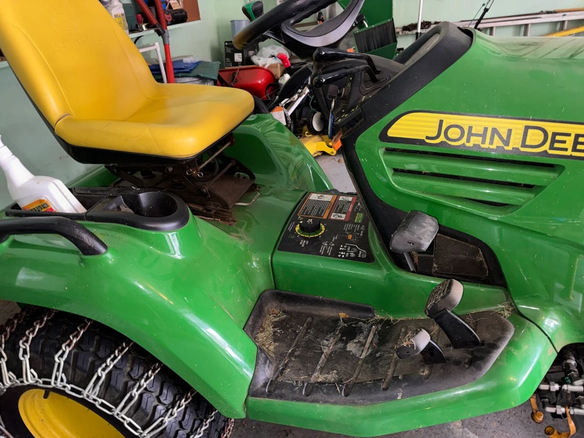 John Deere x720 ultimate.  with snow plow, weights, tire chains and mower deck.  359 hours.  Nice tractor