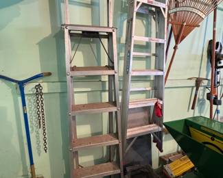 Aluminum step ladders
