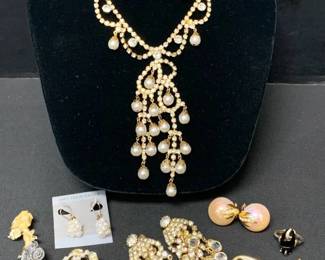 CT387All That Sparkles Costume Jewelry