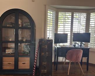 Display Chest, Upright Travel Chest of Drawers, Desk