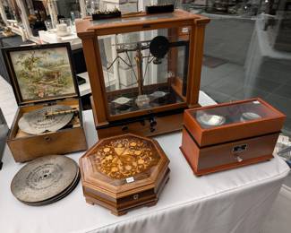 Vintage Music Boxes, Scales