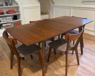 Wayfair table and 6 chairs 
